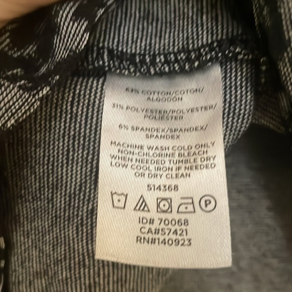 3 for $25! Loft floral print black & grey long sleeve top, size M - Picture 3 of 4